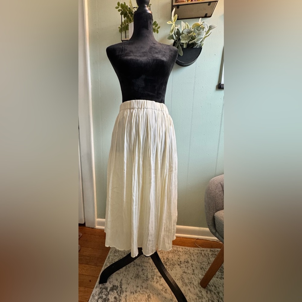 H&M Cream A-Line Skirt